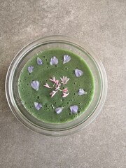 Smoothie banane concombre spiruline 
