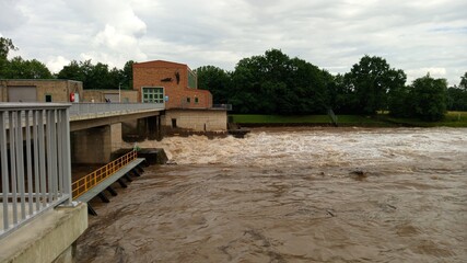 Fototapeta na wymiar Hochwasser am Wasserwerk bei Schweinfurt Main