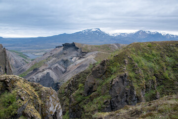 Wanderung in der Thorsmörk und Godaland im Süden von Island über Felsen und durch Schluchten mit...