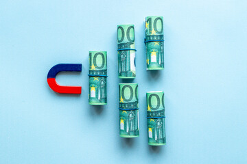 Horseshoe magnet collecting euro bundle. Top view