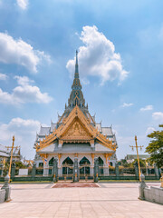 Fototapeta premium Wat Sothon Wararam Worawihan in Chachoengsao, Thailand