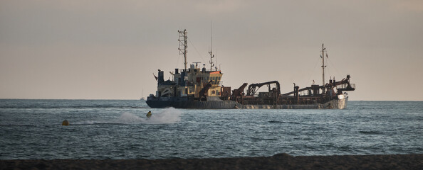 barco en la playa  © alex