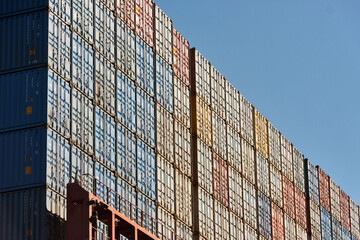 Containerschiff mit Ladung 3