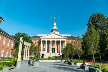 Fototapeta premium The state capitol building of Maryland on a bright summer day - Annapolis, MD