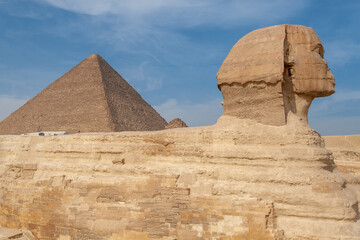 Fototapeta na wymiar sphynx and Giza pyramids El Cairo Egypt