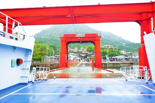 Tomari port in Gogoshima island, Ehime, Japan - 愛媛県 興居島 泊港 © Eric Akashi