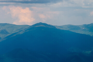 Fototapeta premium Mount Hutyn Tomnatyk in Chornogora ridge of Carpathian Mountains