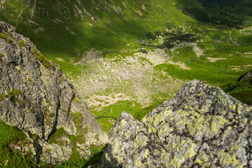 Fototapeta na wymiar Precipice of mountain Pip Ivan Marmarosian with stones and rocks