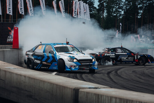 Damir Idyiatulin goig fast at Toyota Alteza Fresh Auto fast in drift