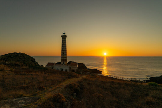 tramonto sulla isola di ustica