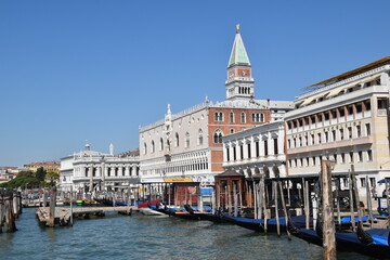 Fototapeta na wymiar Venedig - Dogenpalast Campanile