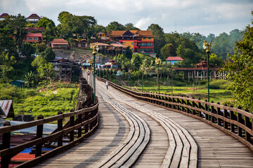 Obraz premium Mon Bridge, old wooden bridge at sunset in Sangkhlaburi, Kanchanaburi, Thailand