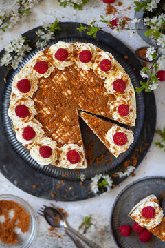 Raspberry & Speculoos Cookie Cheesecake