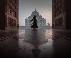 taj mahal at sunset
