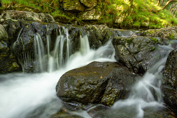Obraz premium Long exposure of a waterfall on the East Lyn river at Watersmeet In Exmoor National Park