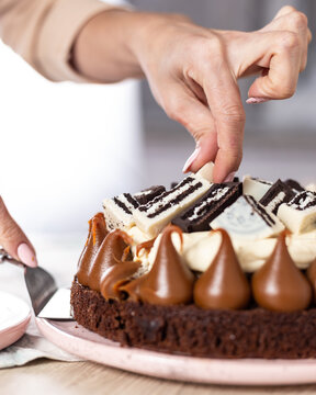 porci&oacute;n de torta en pala repostera