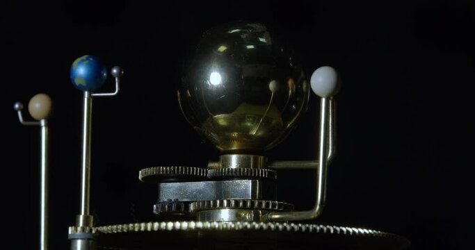 Mechanical model of the solar system with planets spinning around the sun, 4k