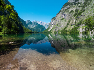 Plakat Der Obersee, Berchtesgaden, Bayern, an einem sonnigen Sommertag