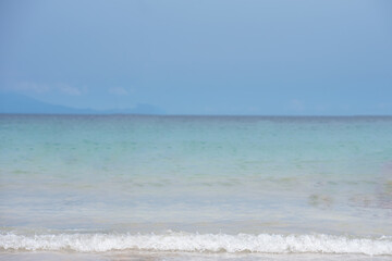 Fototapeta na wymiar セールやバナーの背景などに使いやすい南国の綺麗な海の画像2
