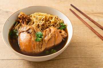 Noodles with Braised Chicken in Brown Soup