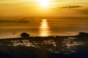 Fototapeta na wymiar 瀬戸内海の美しい夕日