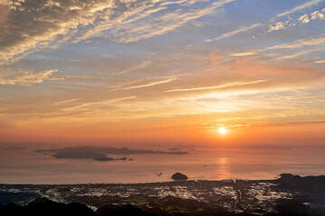瀬戸内海の美しい夕日