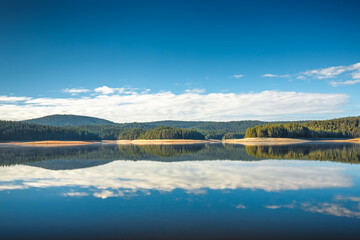 Obraz premium Beautiful Lake and mountains