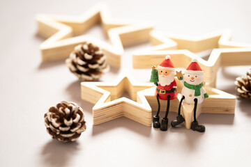 Fototapeta na wymiar 【クリスマス】サンタクロースとスノーマンと星