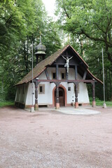 Fototapeta na wymiar Kapelle im Wald Waldkapelle Obernau Aschaffenburg
