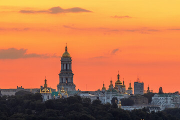 Obraz premium The Kyiv Pechersk Lavra is one of the best known and most popular of the capital’s sights at sunset.
