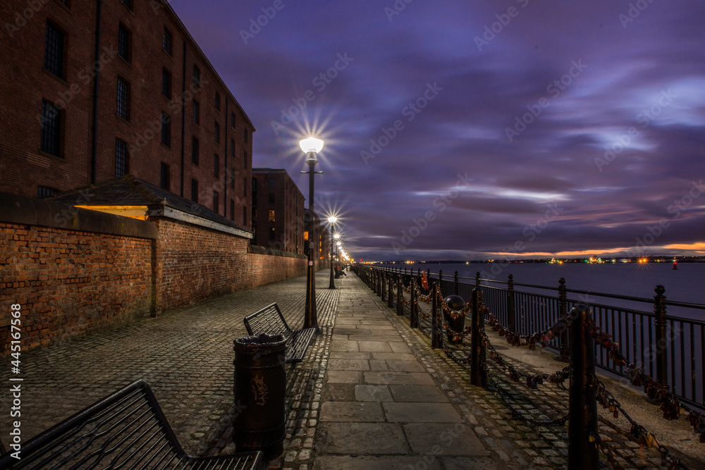 Wall mural River mersey Evenings