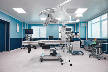 Large spacious operating board with a large amount of light, with modern equipment for various complex operations, operating table, lamps, ventilator.