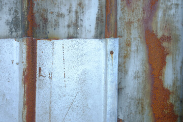 Wellblechfassade mit Reparaturblech