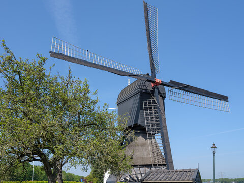 Windmill de Oostmolen in the Sint Antoniepolder, South Holland
