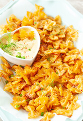 Pasta Chips mit Dip