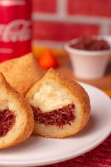 Coxinha de carne seca