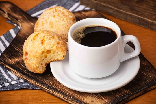 Caf&eacute; com P&atilde;o de Queijo