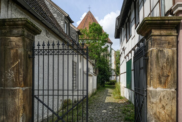 Tor und romantische Gasse in der Altstadt von Burgsteinfurt 