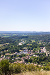 Fototapeta na wymiar Vue sur la ville d’Anduze en contrebas du Rocher Saint-Julien (Occitanie, France)