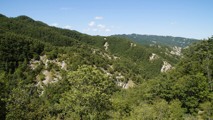 Fototapeta na wymiar Vista dal sentiero 309bis da villa di parchiule a Poggio dell'Appione in Italia