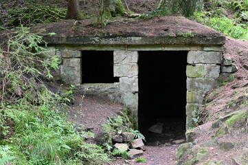 Naklejka premium Historischer Erdkeller auf dem Bückeberg 