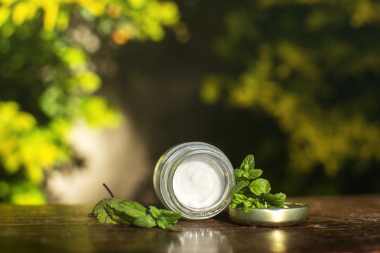 producto natural a base de menta, cosm&eacute;tica natural. 