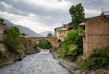 Fototapeta na wymiar In the village of Akhty, the famous bridge 