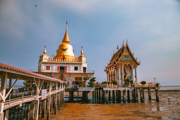 Naklejka premium Wat Hong Thong temple above the sea in Chonburi, Thailand
