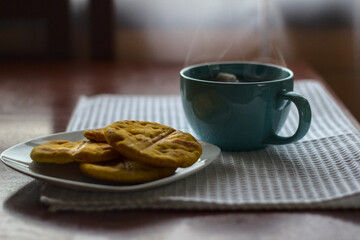 sopaipillas al horno con una taza de te, masa de harina mezclada con zapallo, snack chileno,...