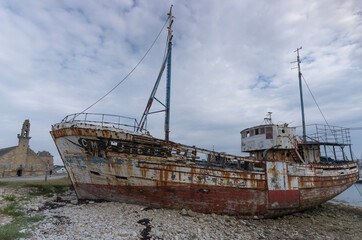 shipwreck in a french port on the atlantic coast