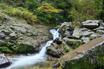 晩秋の秋保大滝でみた小さな滝のダイナミックな流れ＠宮城