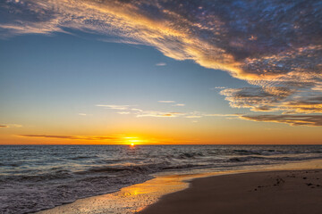 Fototapeta na wymiar Beautiful Sunset coat of Perth Western Australia 