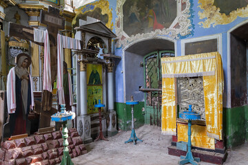 Obraz na płótnie Canvas interior of an abandoned Orthodox church