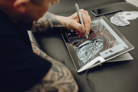 Man drawing the sketch in a tablet